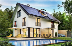 Modernes Haus mit Solarpanels auf dem Dach, Elektroauto und Pool